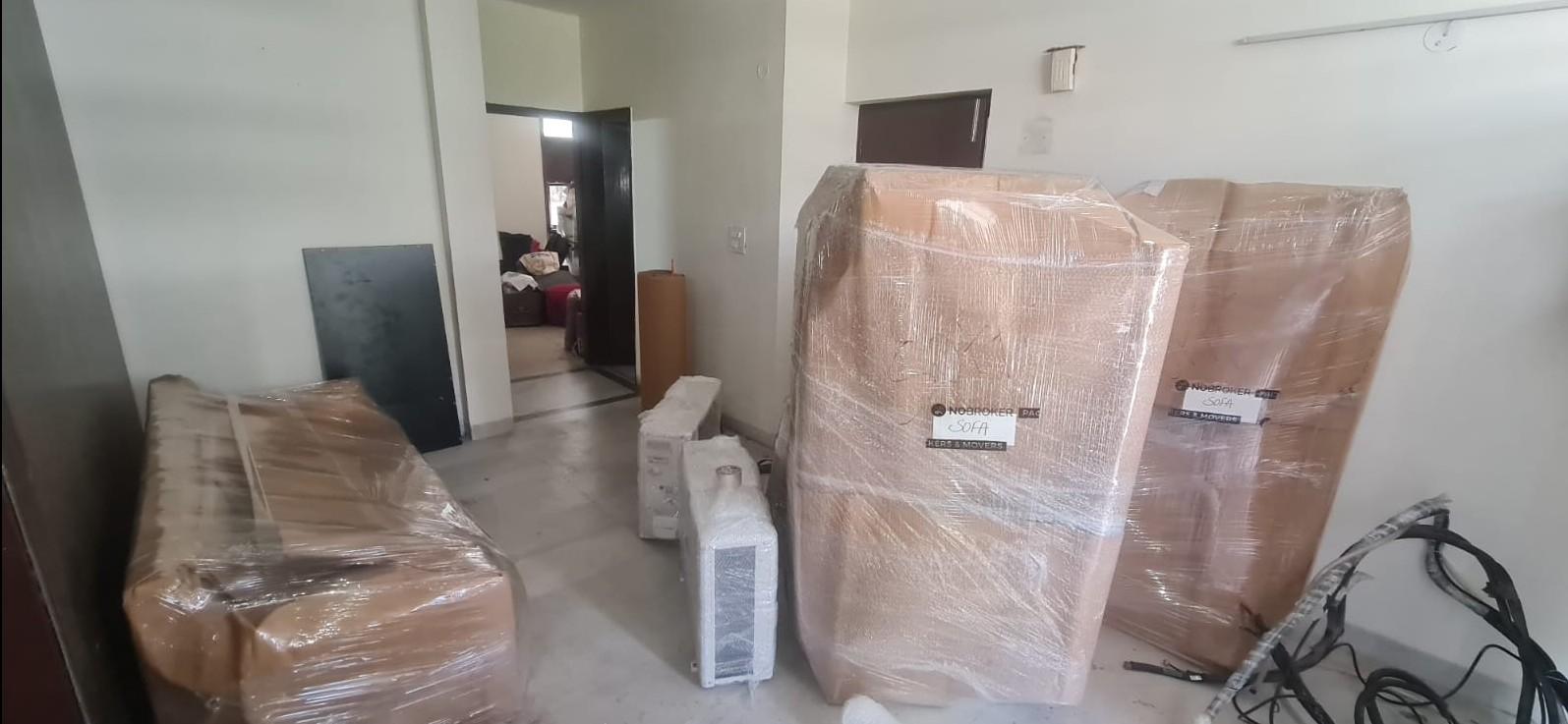 Professional furniture packing