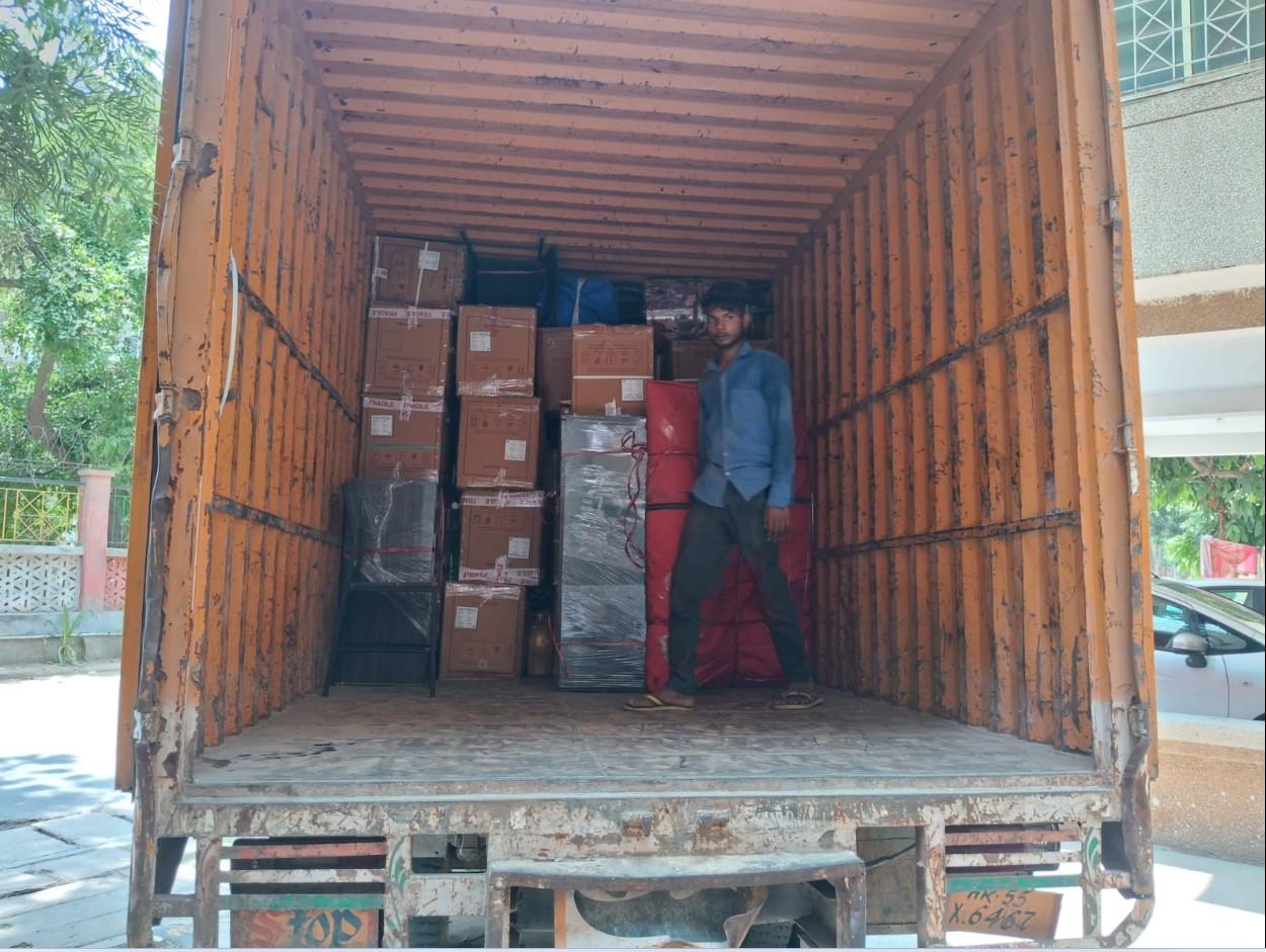 Truck loading by Packers and Movers